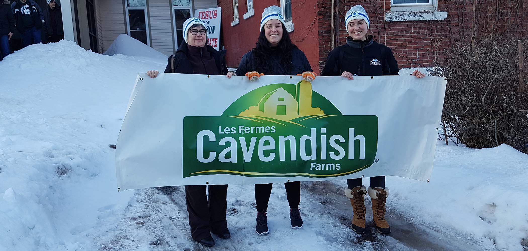 Les employés des Fermes Cavendish de New Annan ont apporté leur soutien au marathin de marche pour recueillir des fonds dans la communauté.